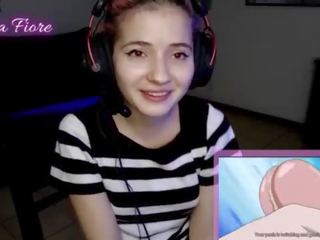 18 youtuber izpaužas seksuāli modinājusi vērojošas hentai laikā the plūsma un masturbē - emma fiore